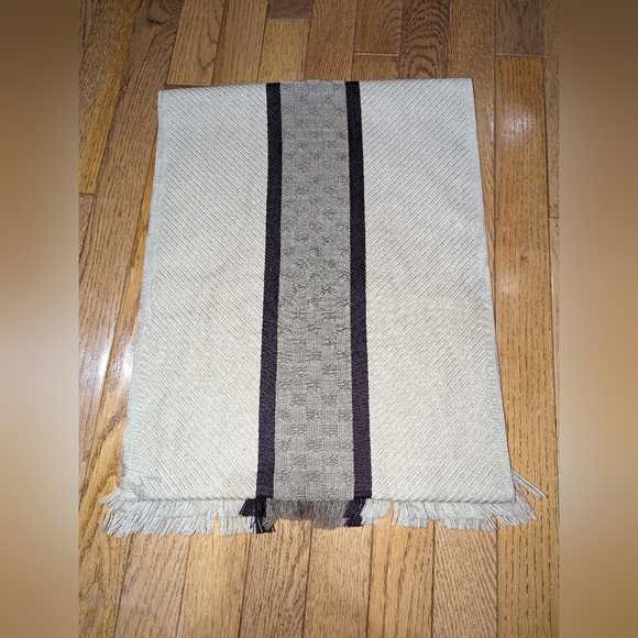 Gucci scarf - Picture 8 of 16